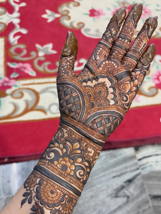 Showcase by Hyderabad Mehendi Artist Fatima